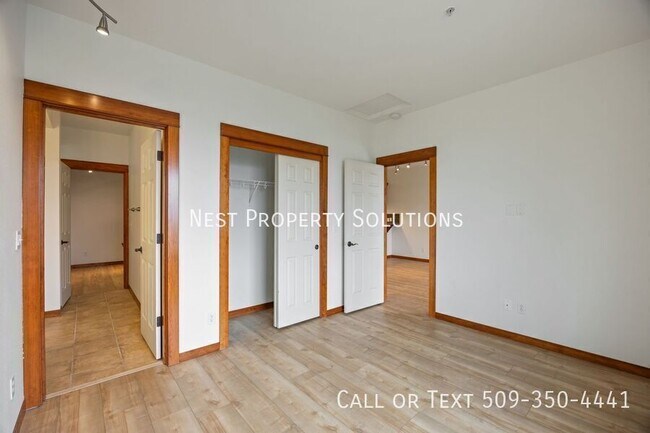 Building Photo - 6432 Melby Way NE