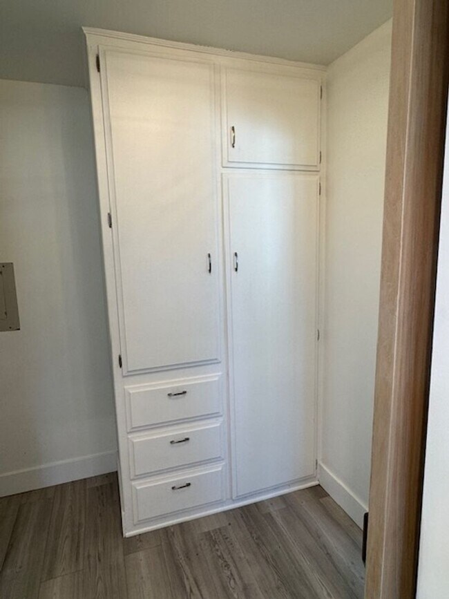 Building Photo - Modern Alamitos Beach 2 bedroom Condo plus...