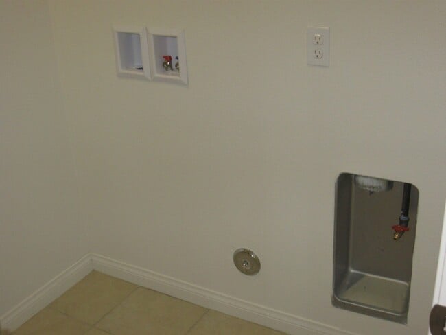 Building Photo - 1339 Darien Ct