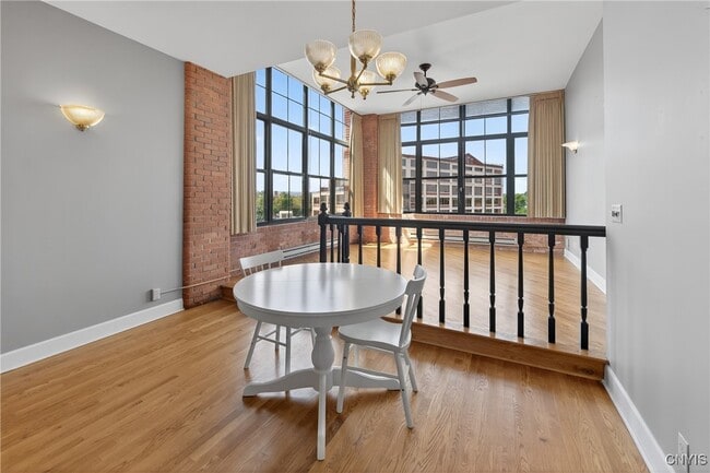 Building Photo - 526 Plum St