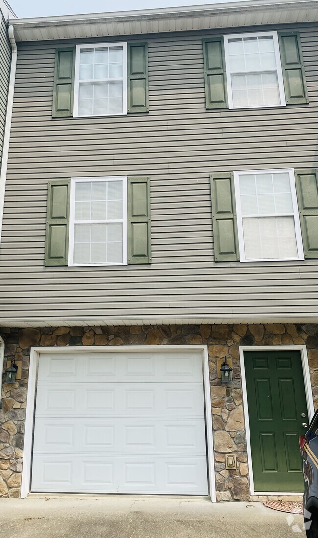 Front of the home - 132 Eagle Dr