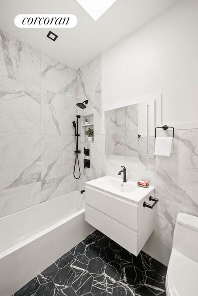 Building Photo - 232 27th St