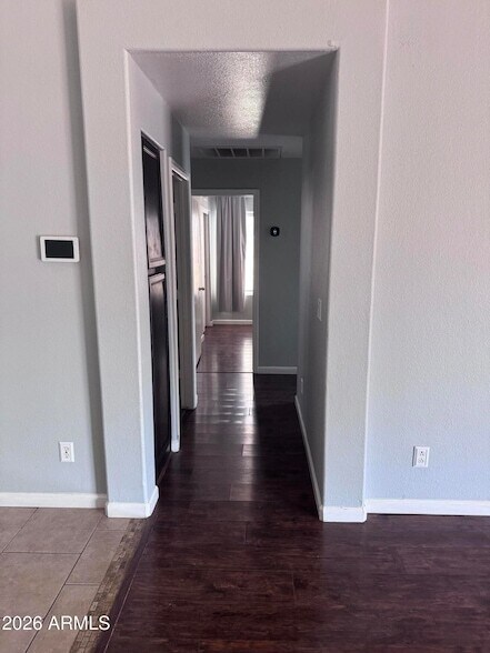 Building Photo - 1305 W Villa Maria Dr