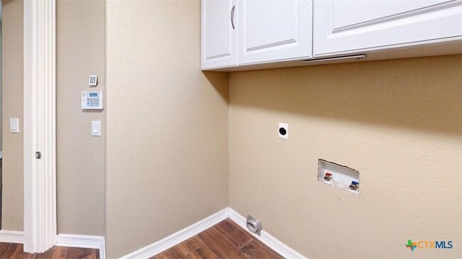 Building Photo - 142 Jesse James Dr
