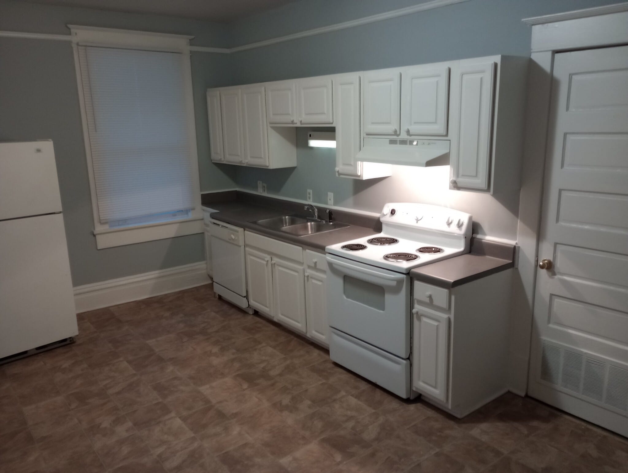 Building Photo - 325 Ellis St