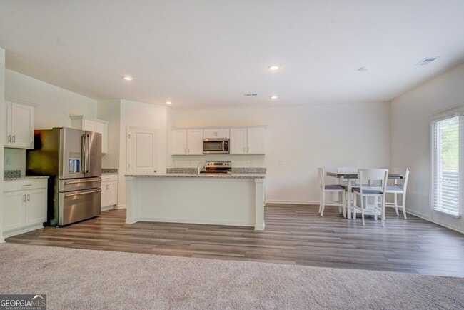 Building Photo - 7061 Rochford Dr