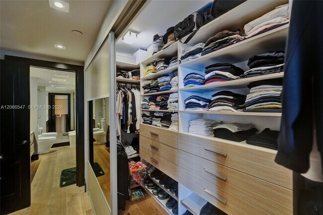 Building Photo - 3610 Yacht Club Dr