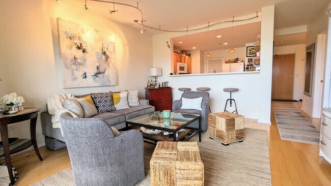 Building Photo - 440 W Mahogany Ct