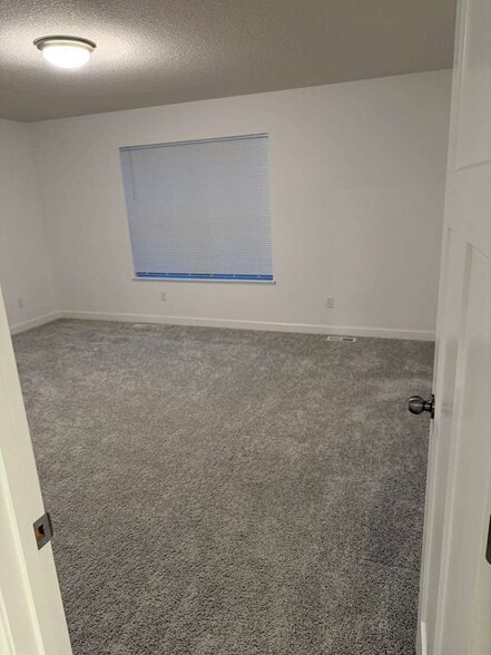 Building Photo - 10604 Heron Ave S