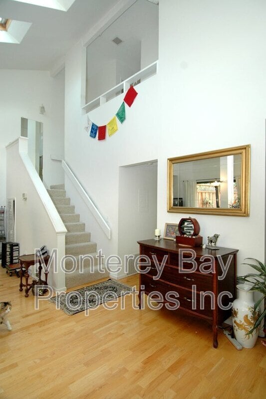 Building Photo - 660 Nobel Dr