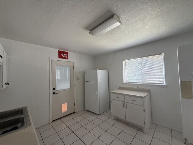 Building Photo - 7289 Mimosa Ave