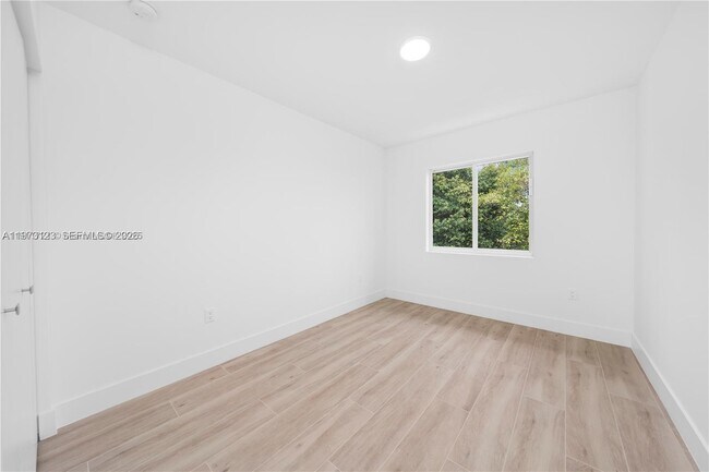 Building Photo - 32 NW 14th Ave