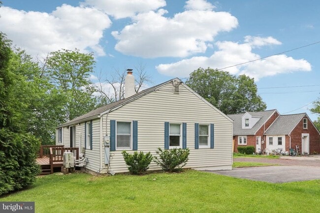 Building Photo - 2774 Woodland Ave
