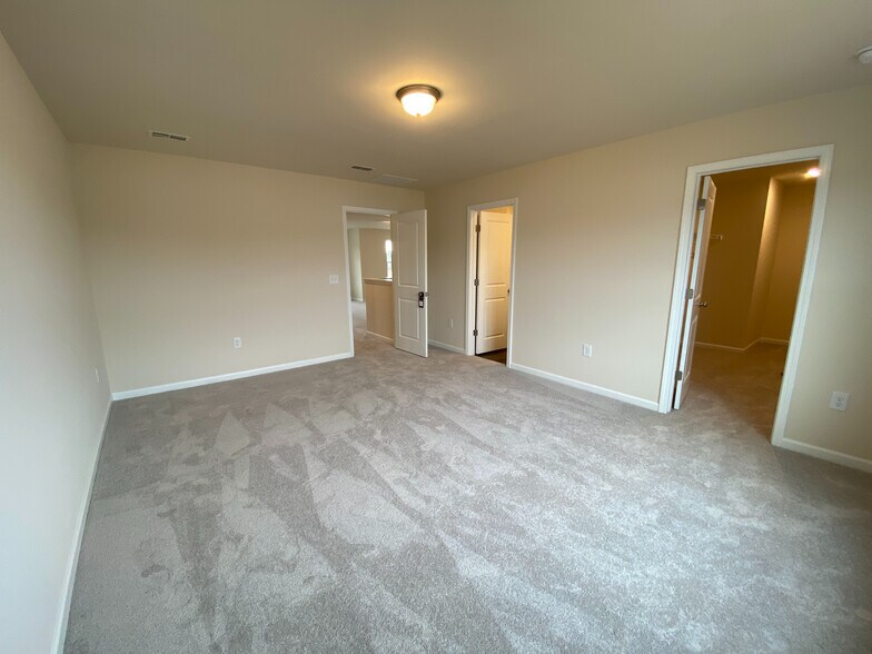 Building Photo - Room in House on Sugarplum Road