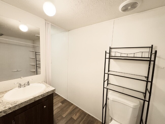 Building Photo - 2 Bed 2 Bath in Pendleton - REDUCED