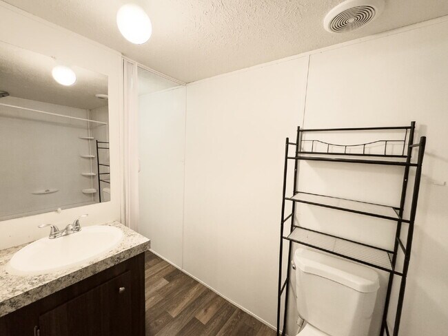 Building Photo - 2 Bed 2 Bath in Pendleton