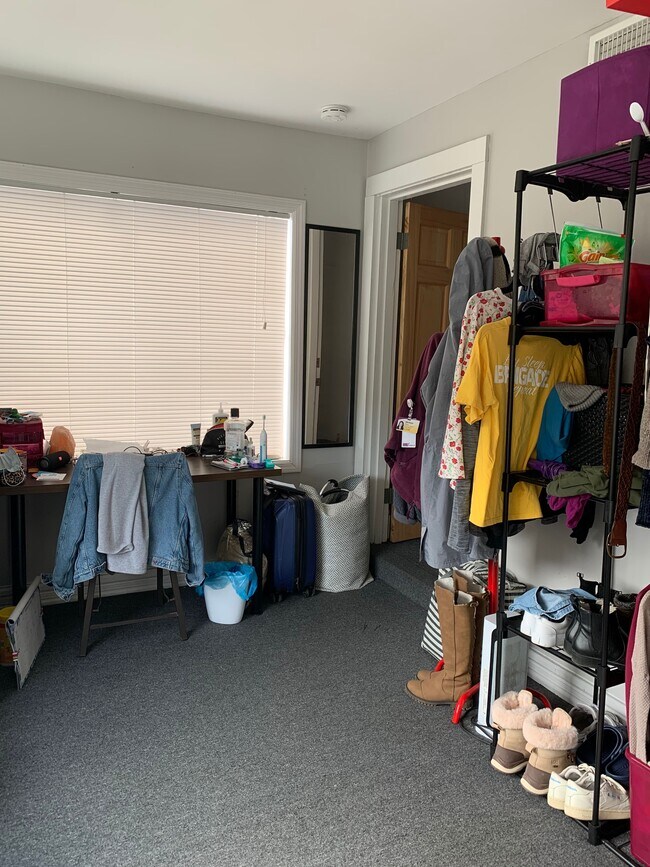 Building Photo - 308 S Neville St