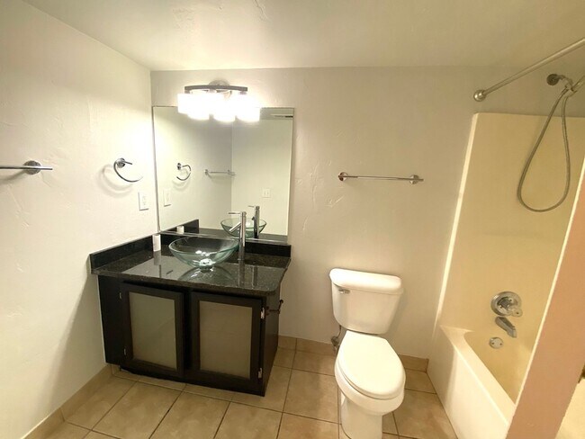 Building Photo - Flexible lease terms! Move in Special!  Wa...