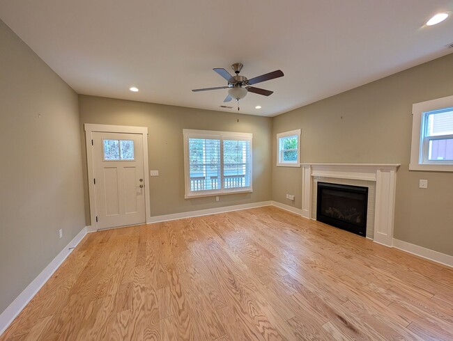 Building Photo - Long Term Rental -Oakley Area