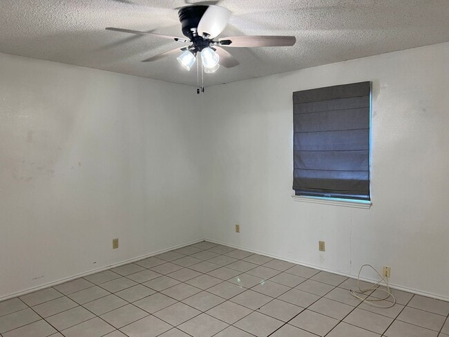 Building Photo - 306 Sun Flower Dr