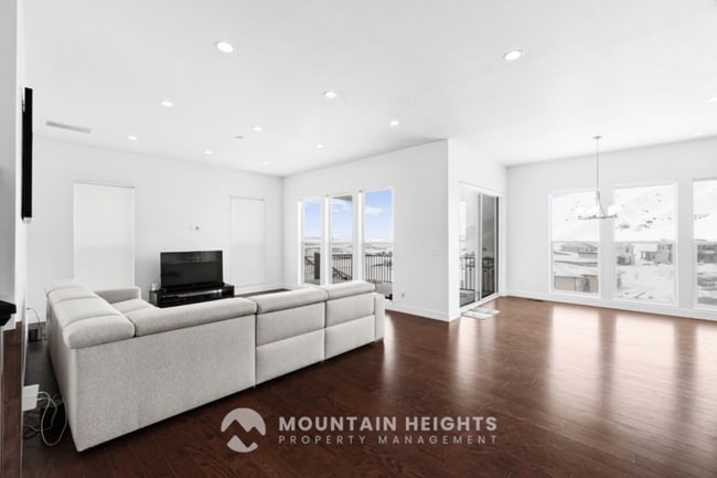 Building Photo - 5615 Valley View Rd