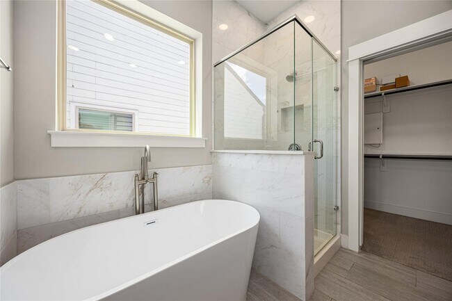 Building Photo - 707 Schwartz St