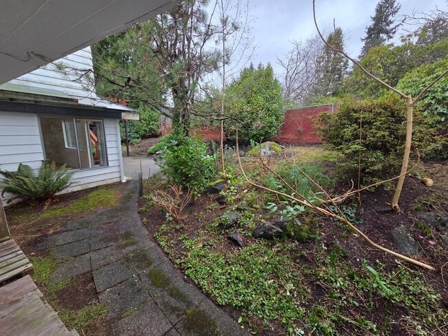 Building Photo - 2136 N 187th St