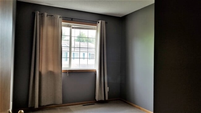 Building Photo - 725 Evergreen Cir