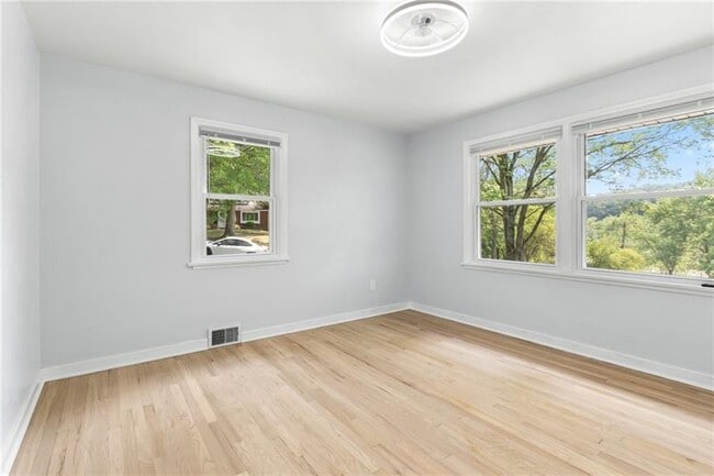 Building Photo - 4030 Circle Dr