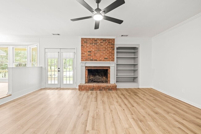 Building Photo - Renovated Home on Large Corner Lot in Coveted Strathy Hall