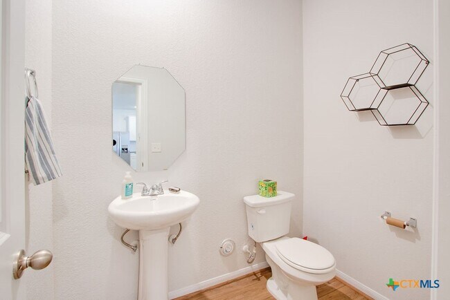 Building Photo - 324 Kenai Dr