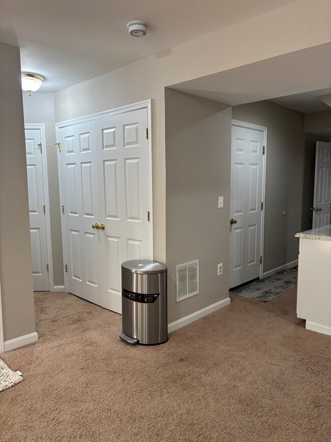 Building Photo - 2507 Oak Tree Ln