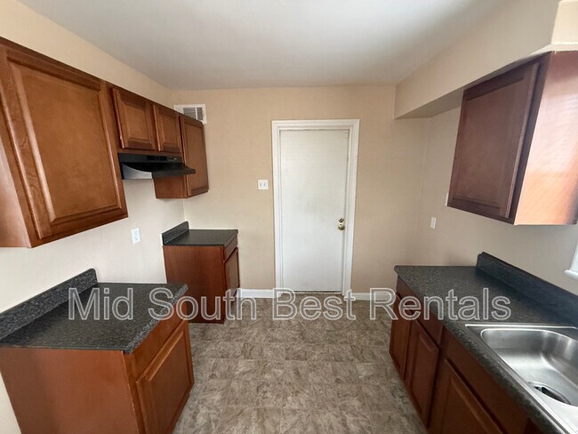 Building Photo - 1445 Catherine St