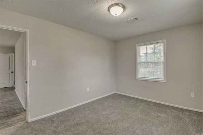 Building Photo - 17 Hiland Pl