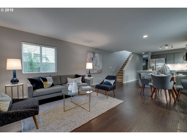 Building Photo - Modern & Move In Ready