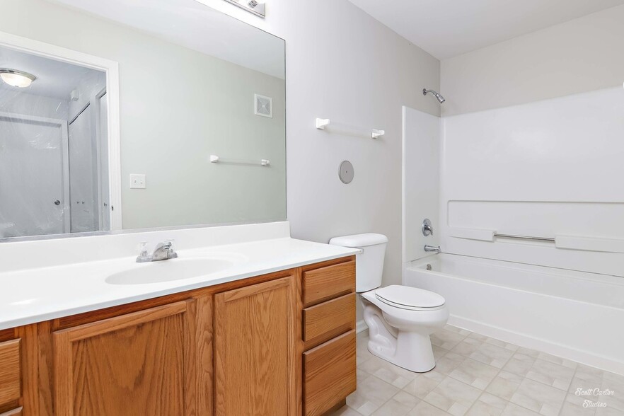 Building Photo - 1303 Silverstone Dr