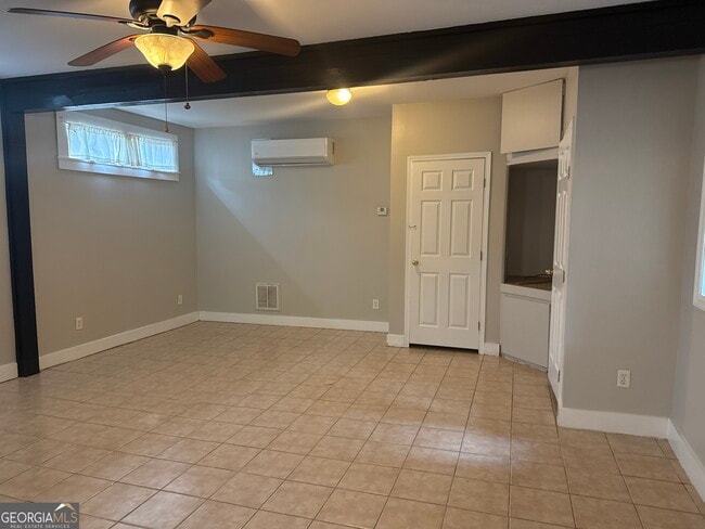 Building Photo - 836 E Henry St