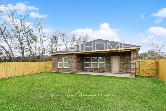 Building Photo - HOME FOR RENT!
