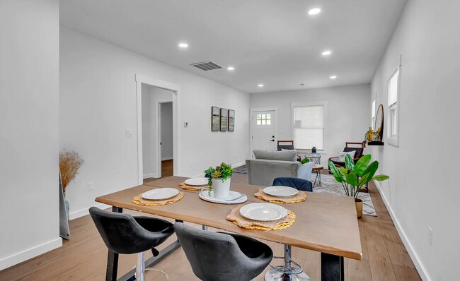 Building Photo - 1521 36th Pl N