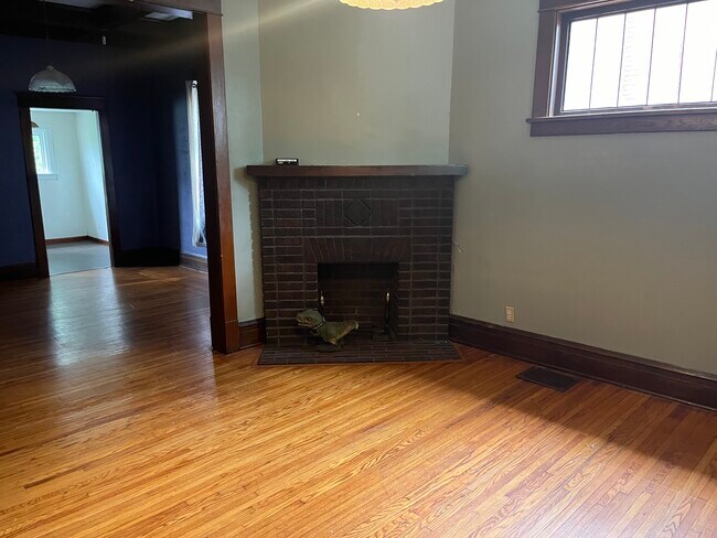 Building Photo - 943 Grove St