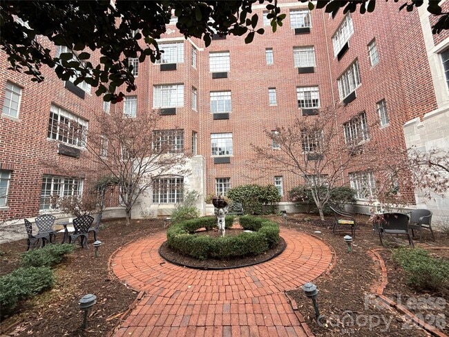 Building Photo - 301 W 10th St