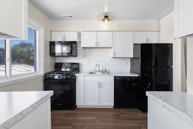 Building Photo - Beachside Living with Beautiful Bay Views