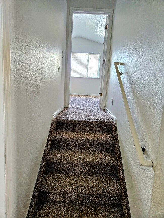 Building Photo - 241 Sunstone Cir