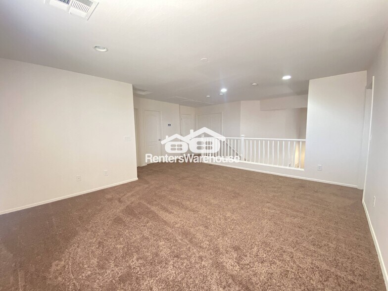 Building Photo - 2036 W Quick Draw Way