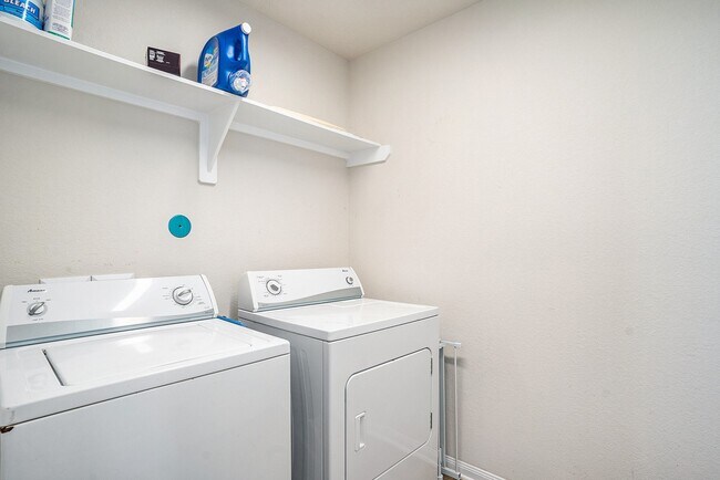 Building Photo - 8302 Tourmaline Wy