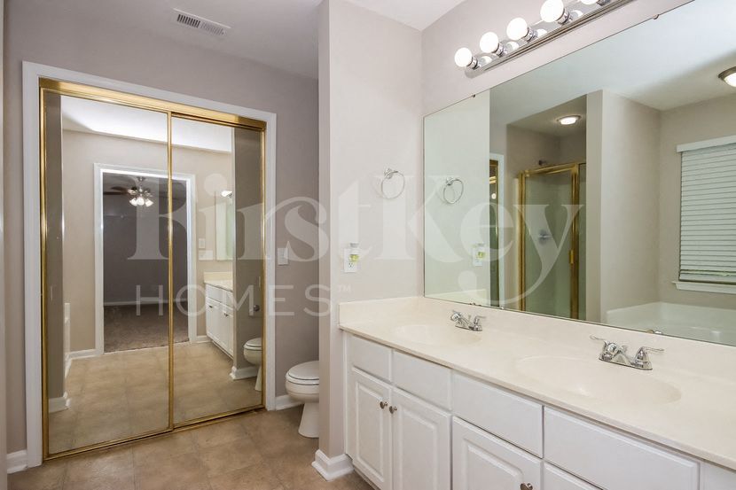 Building Photo - 2935 Canary Ct