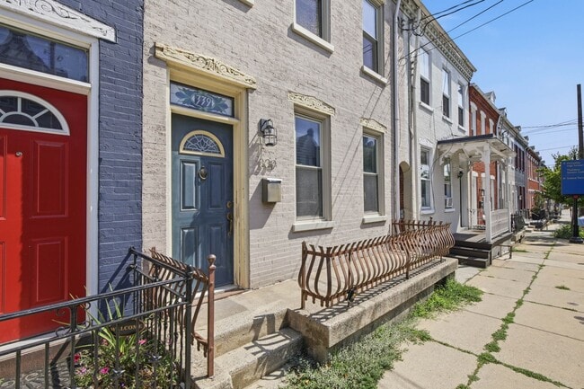 Building Photo - Beautiful 3BR 1.5 Townhouse in North East Lancaster City!