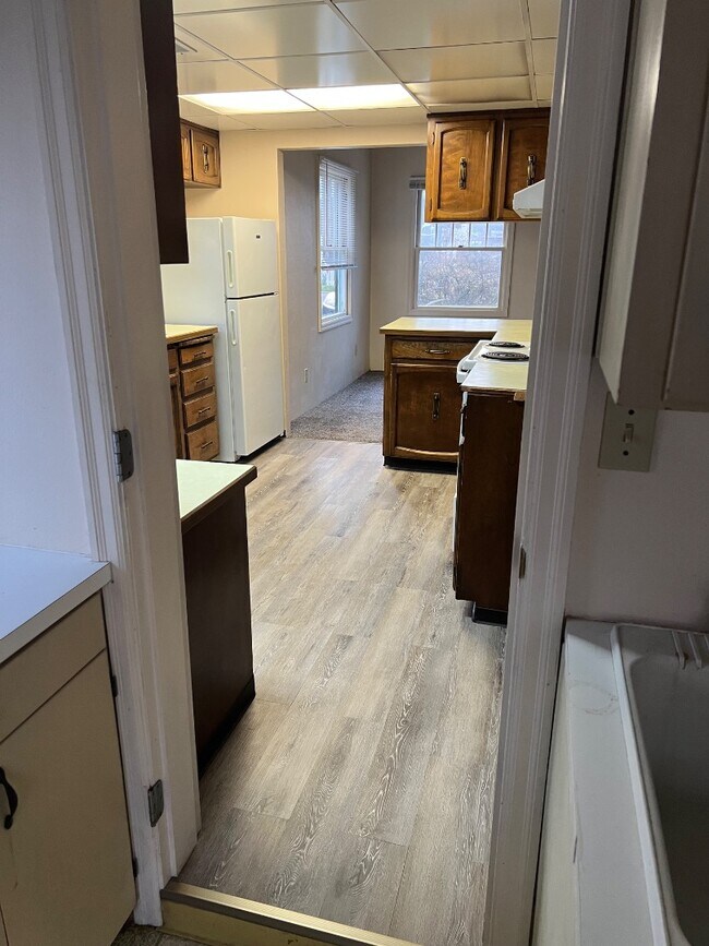 Building Photo - 36 N Peach St