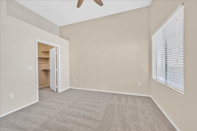 Building Photo - Gorgeous 2 Story Condo in Henderson with S...