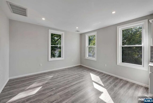 Building Photo - 53 Davis Dr